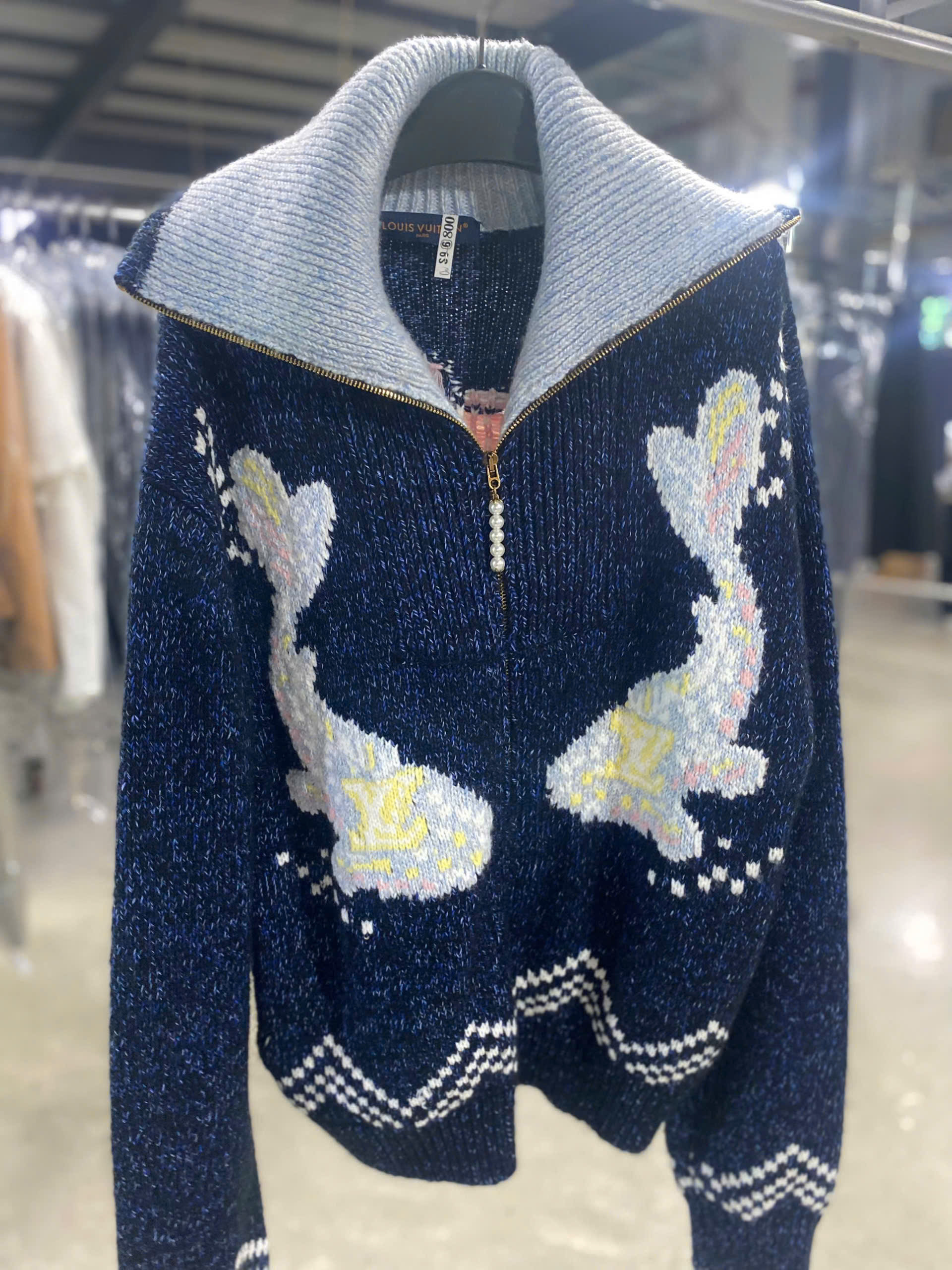 Đối với áo len hàng hiệu phải giặt sao cho đúng cùng Japan Laundry tìm hiểu nhé .